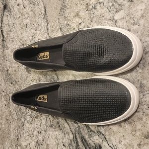 Size 8, black, slip on Keds